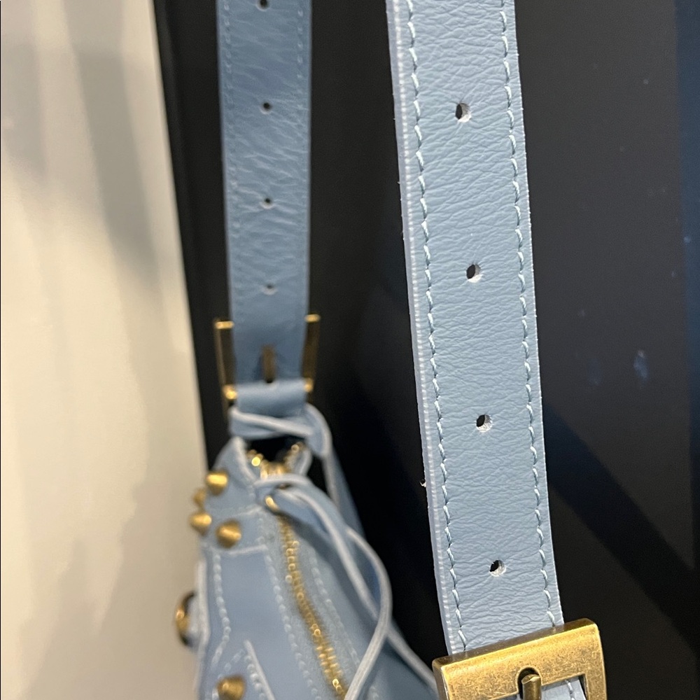 Genuine Leather, Made in Italy Handbag.Black or Blue - Picture 13 of 15